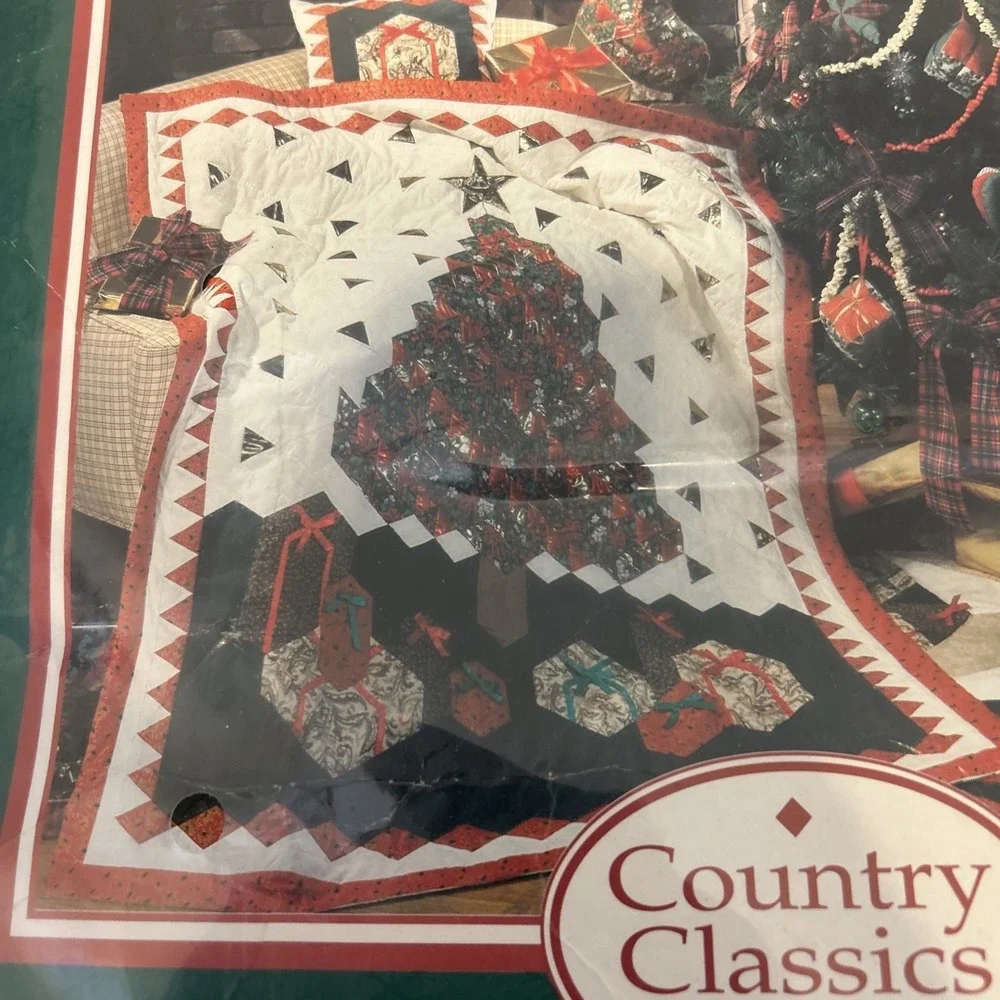 Country Classics 50x50 Hand Quilted‎ Patchwork Christmas Throw Wall Hanging
